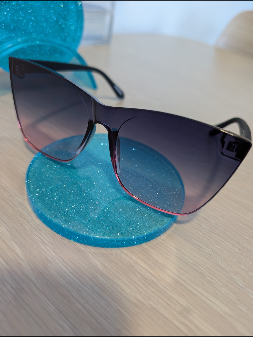 Women's Gradient Pink to Black Cat-Eye Sunglasses